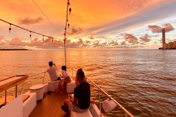 Atardecer en Barco Sibarita